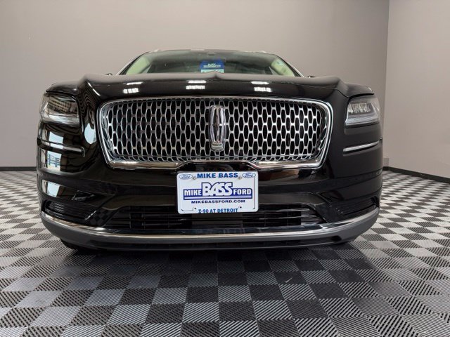Used 2023 Lincoln Nautilus Reserve AWD/4WD image 3