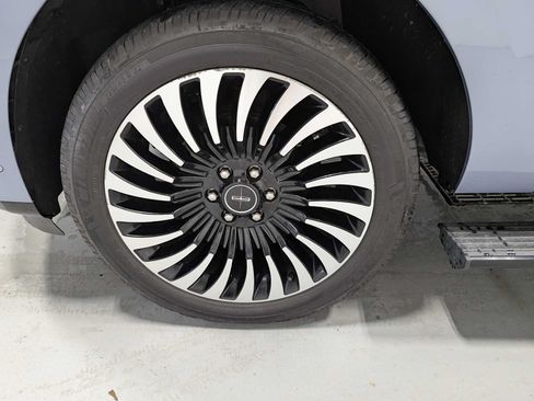 Used 2021 Lincoln Navigator L Black Label w/ Cargo Convenience Package AWD/4WD image 3