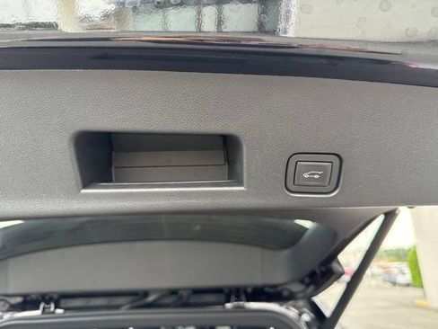 Used 2024 GMC Acadia Denali AWD/4WD image 10