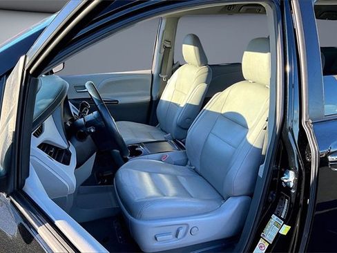 Used 2018 Toyota Sienna XLE Premium image 20