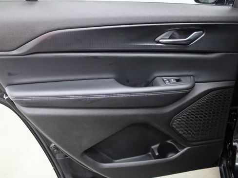 Used 2024 Jeep Grand Cherokee L Laredo image 18