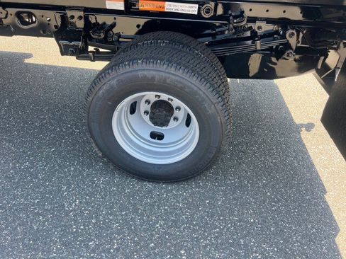 New 2026 Ford F350 XL w/ XL Chrome Package image 22