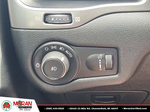 Used 2019 Jeep Cherokee Latitude w/ Popular Appearance Group AWD/4WD image 24