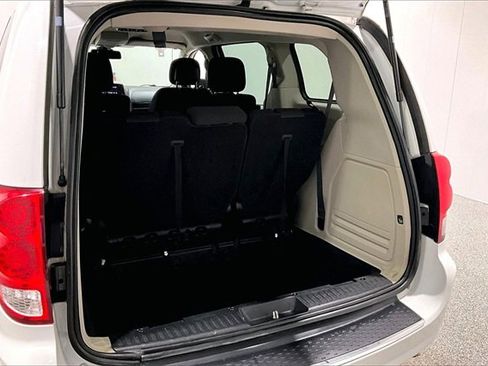 Used 2019 Dodge Grand Caravan SE w/ UConnect Hands-Free Group image 40