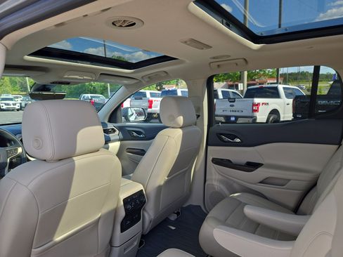 Used 2023 GMC Acadia Denali w/ Denali Technology Package FWD image 16
