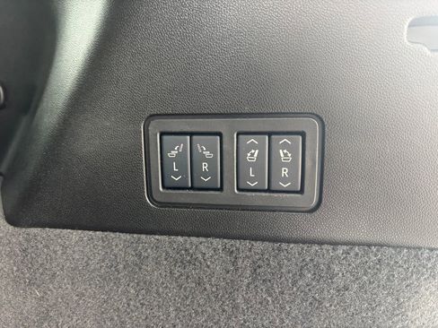 Used 2025 Cadillac XT6 Premium Luxury image 10