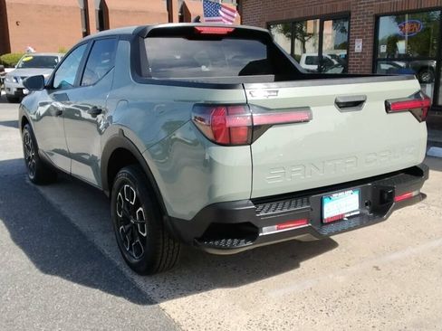 Used 2022 Hyundai Santa Cruz SE FWD image 2