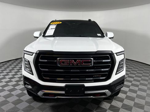 Used 2025 GMC Yukon XL AT4 w/ AT4 Premium Package AWD/4WD image 2