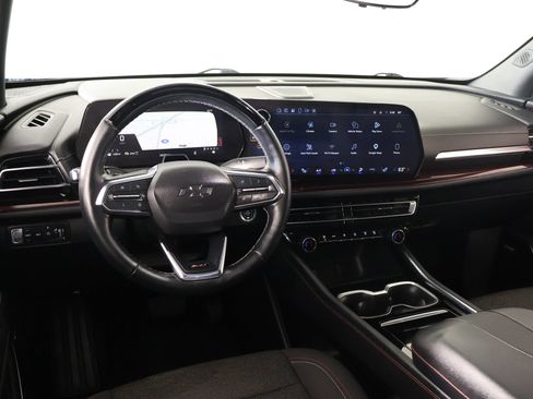 Used 2024 Chevrolet Traverse Z71 w/ Enhanced Driving Package AWD/4WD image 2