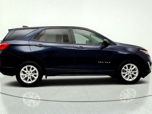 Used 2020 Chevrolet Equinox LS w/ LS Convenience Package FWD image 4