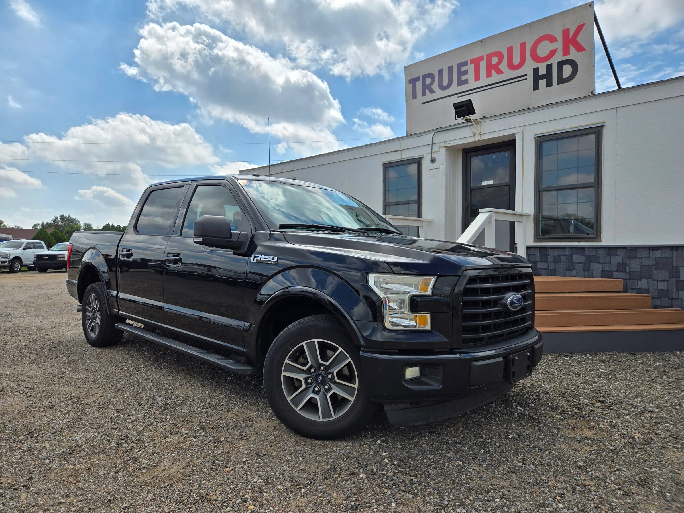 Used 2016 Ford F150 XLT w/ Equipment Group 302A Luxury RWD image 4
