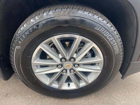 Used 2023 Chevrolet Traverse LT image 13