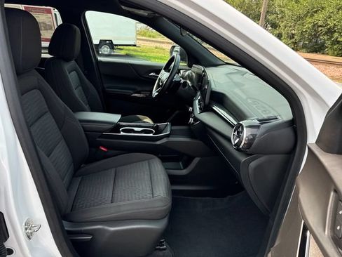 Used 2025 Chevrolet Equinox LT AWD/4WD image 30