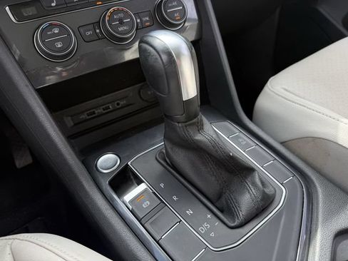 Used 2020 Volkswagen Tiguan SE w/ Panoramic Sunroof Package FWD image 19