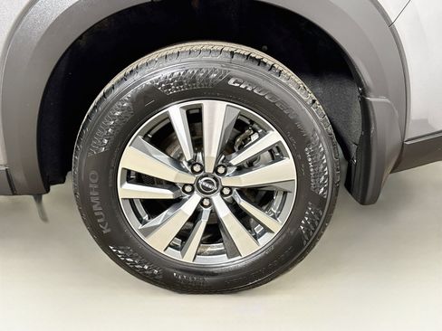 Used 2025 Nissan Pathfinder SL image 29