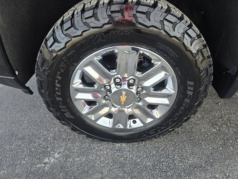 Used 2025 Chevrolet Silverado 2500 High Country w/ High Country Premium Package image 3