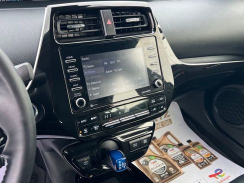 Used 2022 Toyota Prius AWD image 16
