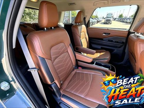 Used 2023 Nissan Pathfinder Platinum FWD image 32