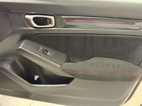 Used 2023 Honda Civic Type R image 9