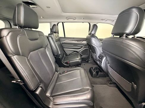 Used 2022 Jeep Grand Cherokee L Limited w/ Luxury Tech Group II AWD/4WD image 10