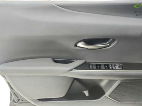 Used 2025 Lexus UX 300h FWD image 34