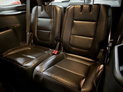 Used 2018 Ford Explorer Limited image 22