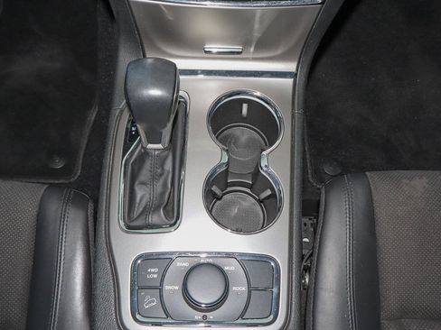 Used 2022 Jeep Grand Cherokee Laredo X AWD/4WD image 19