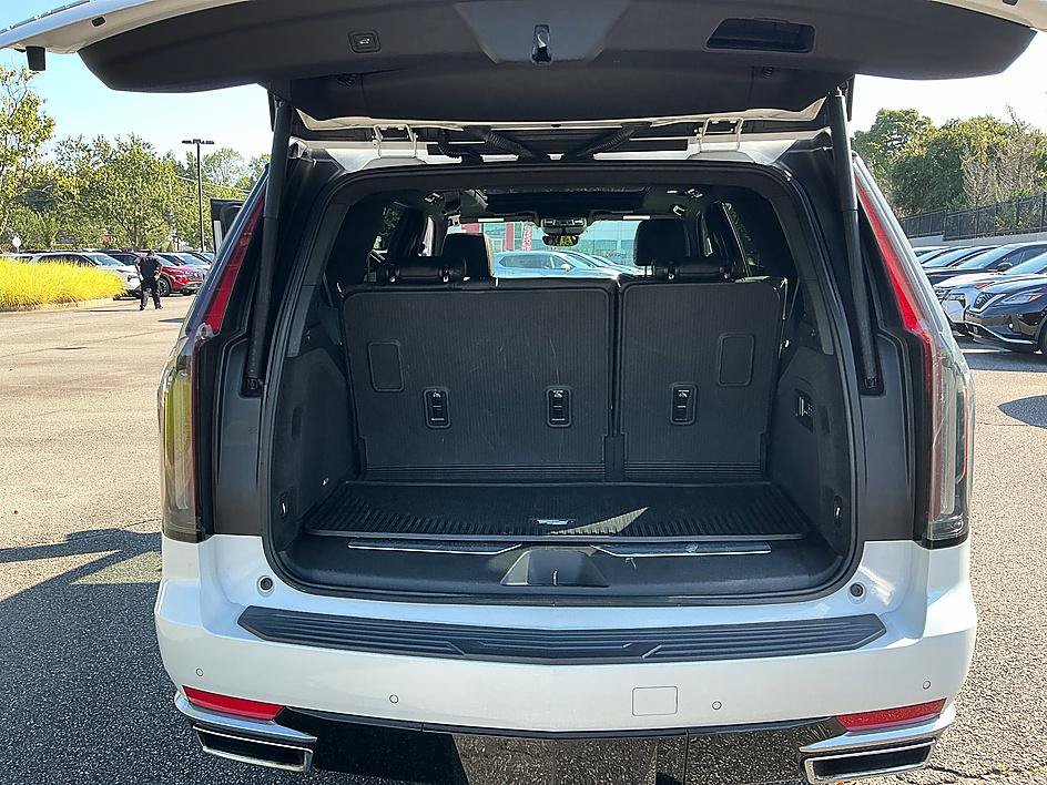 Used 2022 Cadillac Escalade Premium Luxury w/ Performance Package AWD/4WD image 28