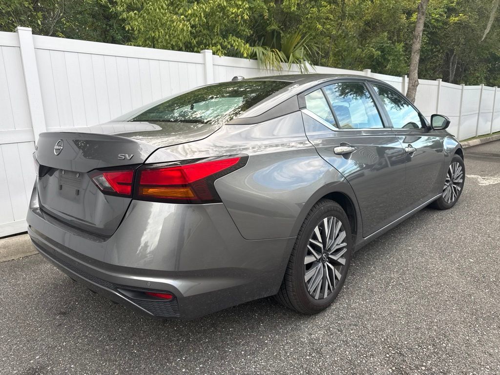 Used 2024 Nissan Altima 2.5 SV FWD image 7