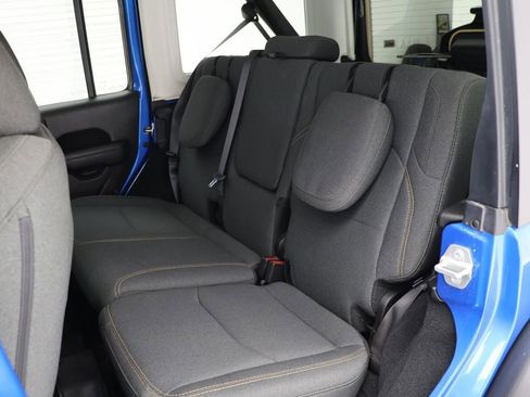 Used 2024 Jeep Wrangler Unlimited image 12