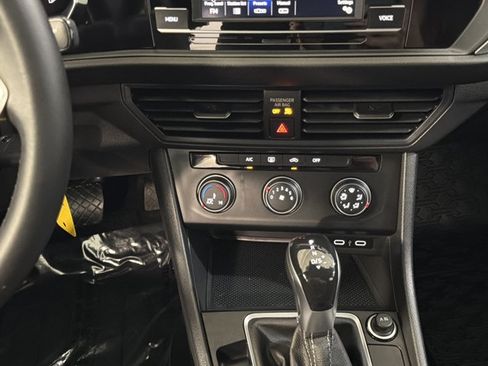 Certified 2022 Volkswagen Jetta Sport FWD image 32