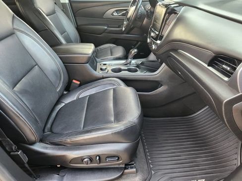Used 2018 Chevrolet Traverse Premier w/ Driver Confidence II Package FWD image 14