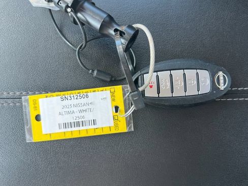 Used 2025 Nissan Altima 2.5 SV FWD image 42