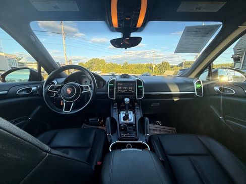 Used 2015 Porsche Cayenne S image 18