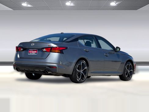 Used 2024 Nissan Altima 2.5 SR FWD image 9