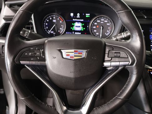 Used 2024 Cadillac XT6 Premium Luxury w/ Technology Package FWD image 3