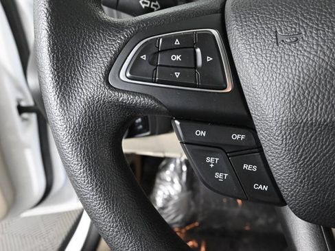 Used 2018 Ford Focus SE w/ SE Appearance Package image 18