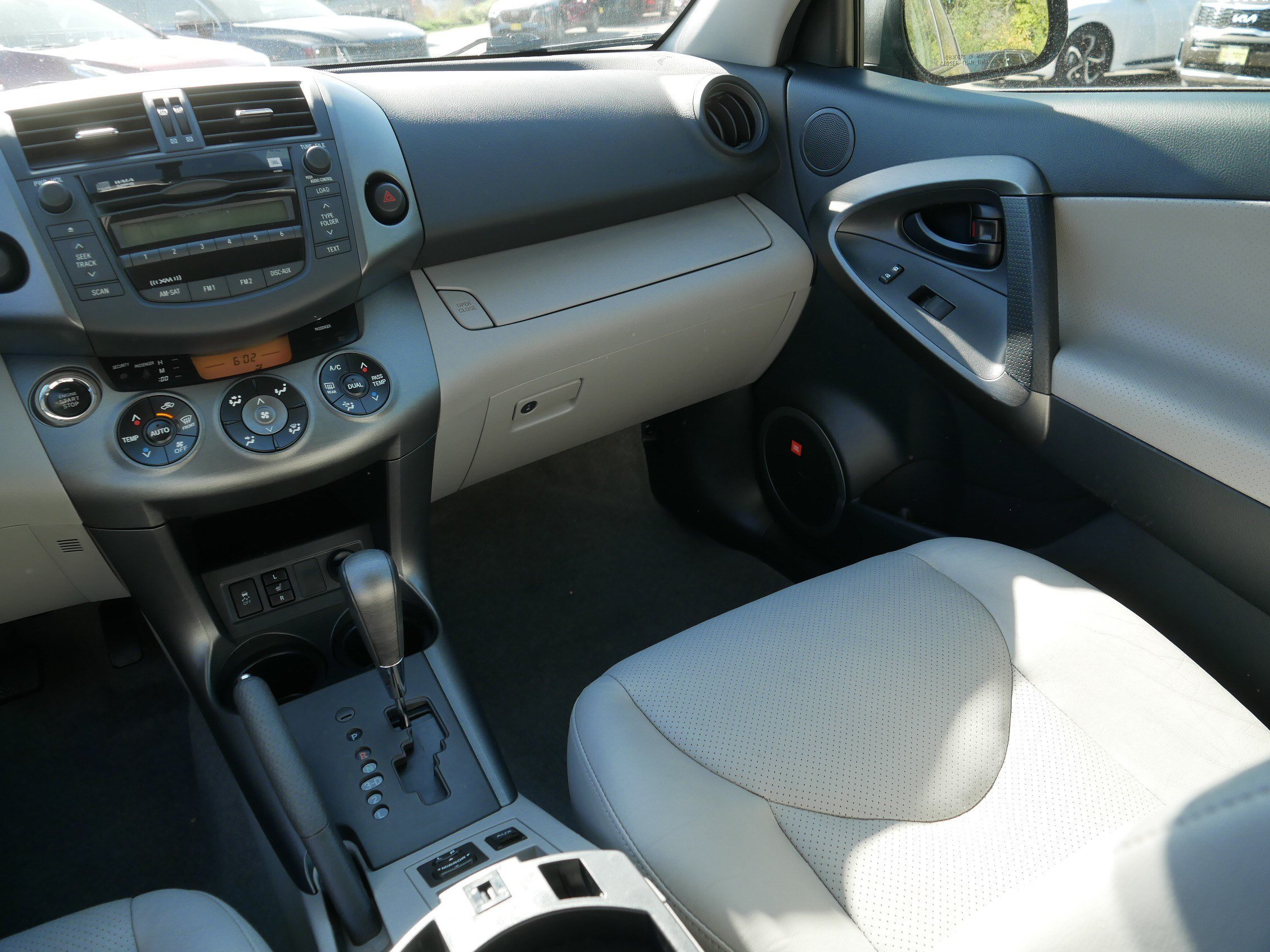 Used 2011 Toyota RAV4 Limited w/ Limited Extra Value Pkg AWD/4WD image 11