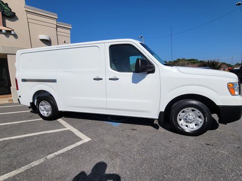 Used 2015 Nissan NV 2500 SV w/ Side & Curtain Airbag Package image 18