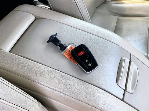 Used 2019 Toyota Highlander XLE AWD/4WD image 36