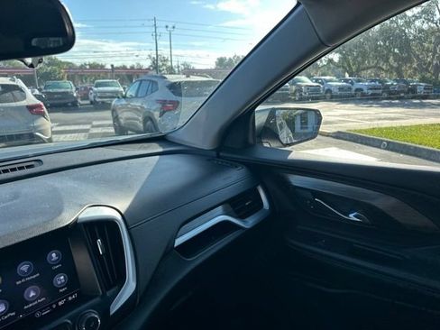 Used 2024 GMC Terrain SLT FWD image 15