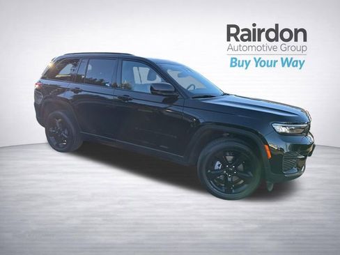 Used 2023 Jeep Grand Cherokee Altitude image 1