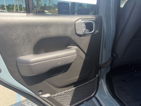Used 2025 Jeep Gladiator Sport AWD/4WD image 16