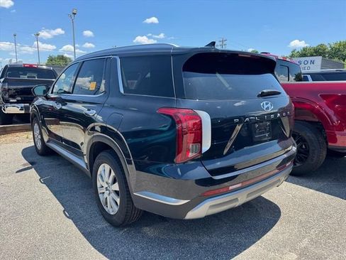 Used 2025 Hyundai Palisade SEL FWD image 2
