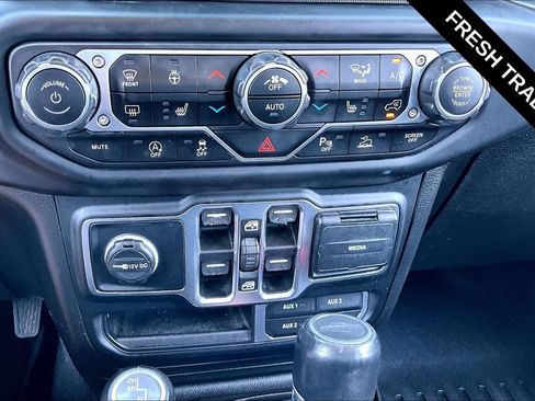 Used 2020 Jeep Gladiator Overland AWD/4WD image 17