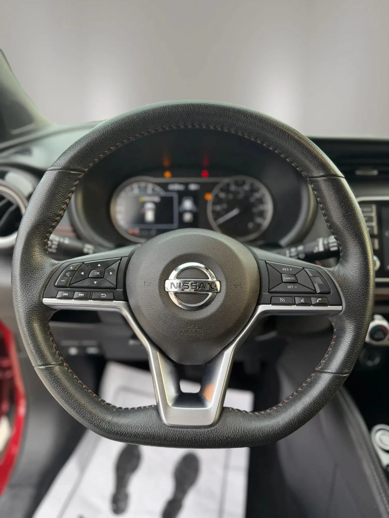 Used 2020 Nissan Kicks SR w/ SR Premium Package FWD image 13
