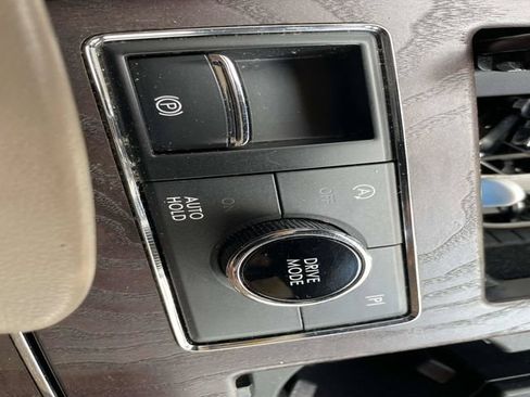 Used 2024 Lincoln Navigator L Reserve AWD/4WD image 28