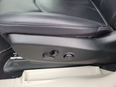 Used 2024 Chrysler Pacifica Touring-L FWD image 16