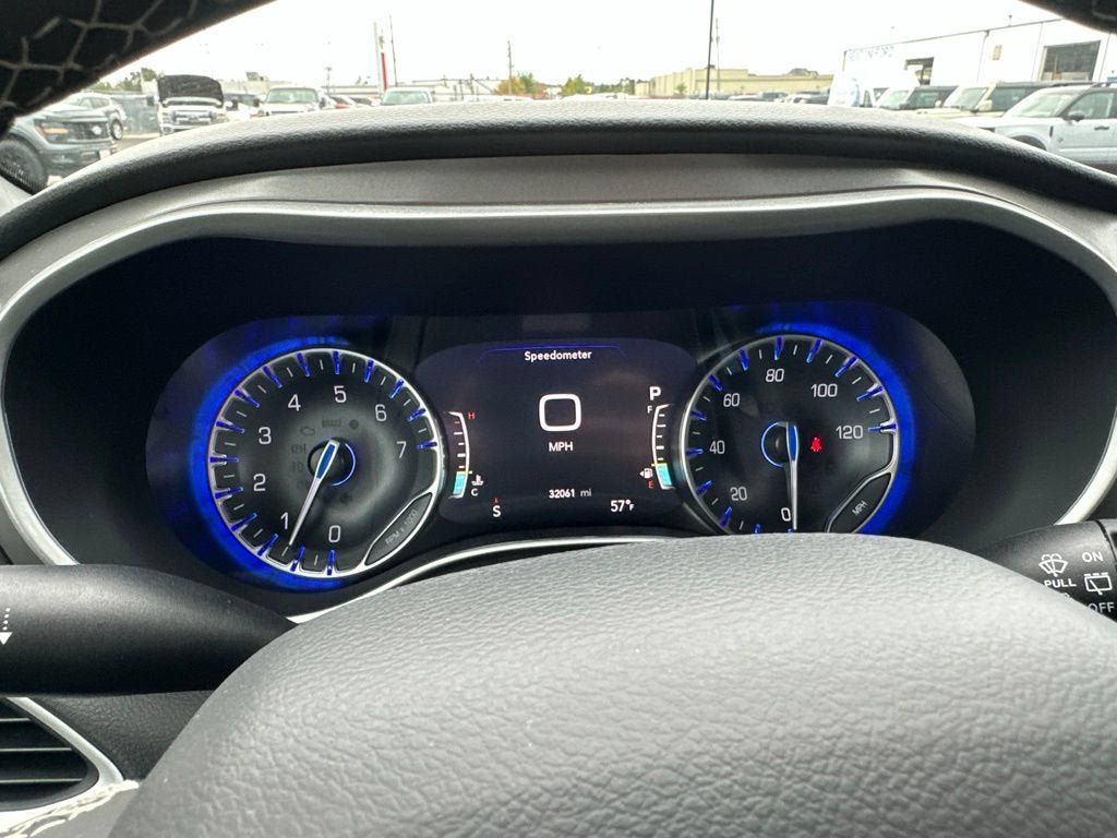Used 2025 Chrysler Pacifica Select FWD image 19
