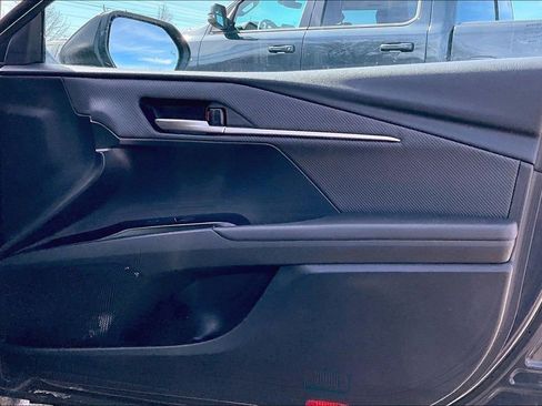 Used 2025 Toyota Camry SE image 23
